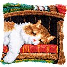 Knoopkussen pakket slapende kat op boekenrek van Vervaco pn-0149737