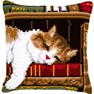  Borduurpakket  voorbedrukt kruissteek kussen  slapende kat op boekenrek van vervaco