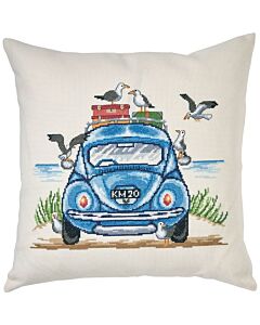 Permin borduurpakket borduurkussen VW kever aan het strand met telpatroon 83-1197