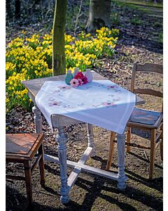 Borduurpakket tafelkleed pastel bloempjes van Vervaco PN-0168658