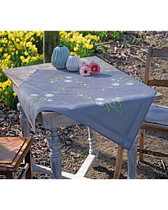 Borduurpakket tafelkleed bloempluisjes van Vervaco PN-0196561