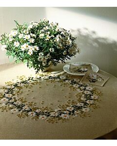 Borduurpakket tafelkleed margrieten van Eva Rosenstand 12-3625