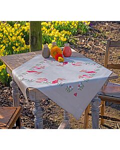 Borduurpakket tafelkleed paaskonijnen in tulpentuin van Vervaco PN-0190811