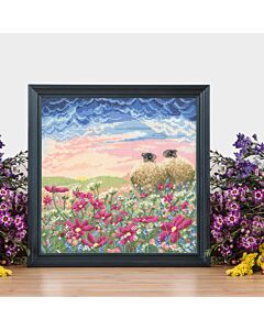 Bothy Threads borduurpakket Ladybird in the meadow XLP11 telpatroon