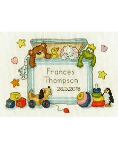 Borduurpakket Geboortetegel speelgoedkist Bothy threads xnb3 voor een baby  