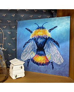 Bothy Threads borduurpakket the Queen - bijen koningin XRF10 telpatroon