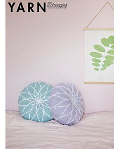 Scheepjes Dandelion Clock kussen haken van Colour Crafter en Panda uit Yarn 11 Lila