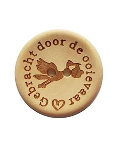 Durable houten tekst knoop 'Gebracht door de ooievaar' 30mm
