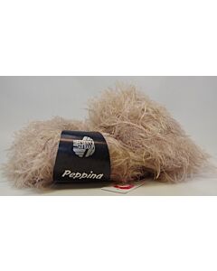 Lana Grossa Peppina fluffy garen kl.6 bordeaux is een heel zacht en harig fluffy garen gemaakt van merino wol en microvezels voor naalden 6.0-7.0mm. Peppina van Lana Grossa is een perfect garen voor trendy vesten en mooie accessoires die heerlijk zacht aa