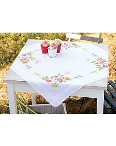 Bedrukte tafelkleed lentebloemen om te borduren. 