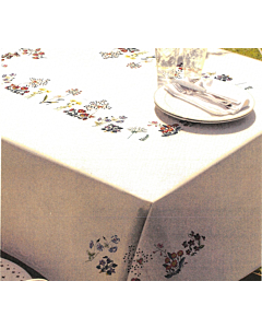 Voorbedrukt tafelkleed  bloemen in spansteek van margot 9099 excl garen afm 160x300cm