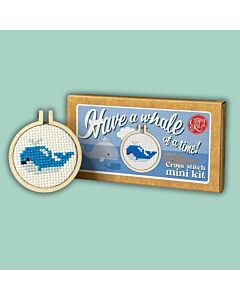 Crafty Mini Kit borduurpakket matchbox walvis MB-009 incl. kleine borduurring & sleutelhangertje
