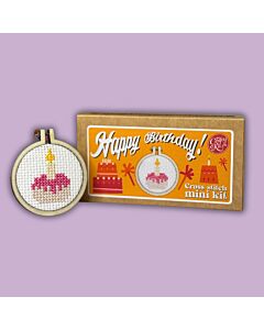 Crafty Mini Kit borduurpakket matchbox verjaardagstaartje MB-042 incl. kleine borduurring & sleutelhangertje