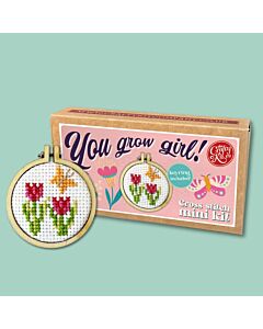 Crafty Mini Kit borduurpakket matchbox tulpen met vlinder MB-131 incl. kleine borduurring & sleutelhangertje