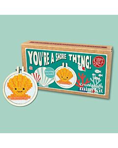 Crafty Mini Kit borduurpakket matchbox schelp MB-221 incl. kleine borduurring & sleutelhangertje