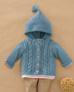 Phildar baby mantel met kabel breien van Phil Rustique. 