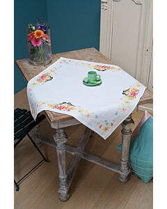 Borduurpakket tafelkleed met aida rand Meesjes met bloemen met telpatroon vervaco pn-0156340