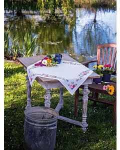 Vervaco borduurpakket tafelkleed klassieke bloemen en vlinders pn-0164423 telpatroon