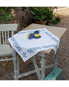 Borduurpakket tafelkleed met telpatroon Blauwe ranken om te borduren  Vervaco pn-0168358