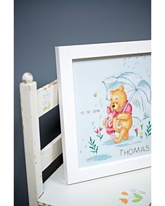 Borduurpakket geboortetegel Disney Winnie in de regen met telpatroon van vervaco pn-0172703