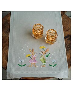 Vervaco tafelloper borduren Paaskonijnen PN-0196679 voorbedrukt