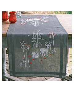Vervaco borduurpakket tafelloper Bosdieren in de winter PN-0201768 voorbedrukt