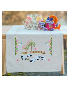 Vervaco borduurpakket tafelloper schaapjes in de wei PN-0231699 voorbedrukt