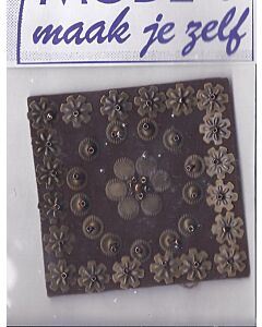 Bruin met ijzeren bloemetjes en rondjes applicatie