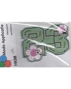 Groene 23 met bloemetjes en sterren.