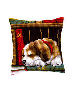 Borduurpakket voorbedrukt kruissteek kussen slapende hond in boekenrek van vervaco