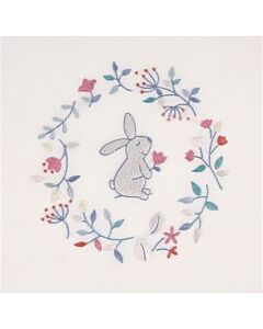 DMC Dreamy Bunny met borduurring in spansteek en stiksteek TB134
