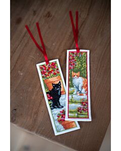 Vervaco borduurpakket 2 boekenleggers poezen tussen bloemen borduren PN-0183610