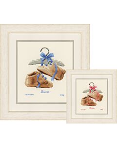 Vervaco borduurpakket geboortelap schoentjes aan de kapstok pn-0148562