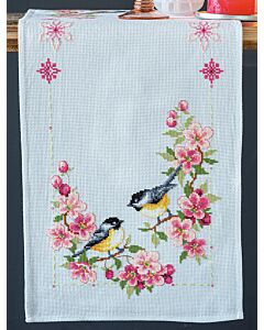 Vervaco borduurpakket loper meesjes in bloesems pn-0158431 telpatroon