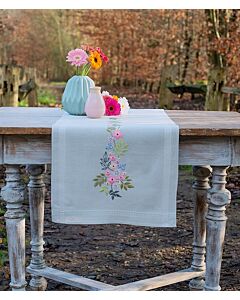 Vervaco borduurpakket tafelloper bloemen en blaadjes pn-0170760 voorbedrukt
