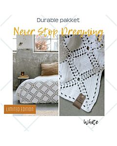 Durable Never Stop Dreaming bedsprei in het wit