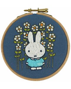 Pako borduurpakket vrij borduren Nijntje in bloemenveld van Dick Bruna 196-002