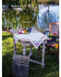 Vervaco borduurpakket tafelkleed klassieke bloemen en vlinders pn-0164423 telpatroon