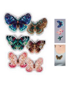 Borduurpakket vlinders op plastic stramien van Riolis 1997AC