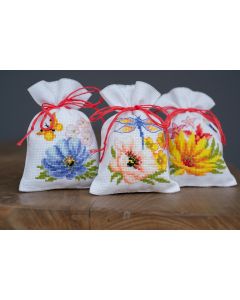 Vervaco borduurpakket 3 kruidenzakjes kleurige bloemen borduren pn-0185083