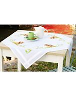 Voorbedrukte tafelkleed  met ingeweven boord konijntje op het gras om te borduren vervaco pn-0154957