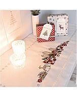 Rico Design tafelloper kerstkaarsen en kado's met roodborstje 31202.54.18 borduren