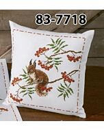 Borduurpakket borduurkussen Eekhoorn en bessen - rowanberry met telpatroon