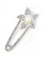 Kilt speld bloem met diamantjes en parel