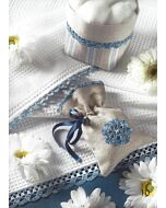 Haakpakket met 4 verschillende soorten randjes van 0.8cm tot 3cm hoog en een bloem om te haken. De randjes en kantjes komen helemaal terug! Leuk voor bijvoorbeeld in de kast of langs een tafelkleed. 