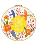 Bothy Threads vrij borduurpakket Sing ELFW01 voorbedrukt