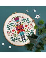 Bothy Threads vrijborduurpakket Notenkraker ELH6 voorbedrukt, met een bijbehorende needleminder (XA32)