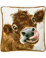 Bothy Threads borduurkussenpakket Moo zegt de Koe.. THD48 voorbedrukt in Petit Point