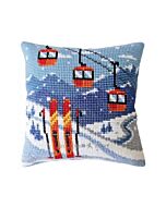 CDA borduurkussenpakket ski vakantie 5490 voorbedrukt (kussenrug en opvulkussen apart verkrijgbaar)