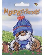 Mylo & Friends zittend met blauwe sjaal en muts applicatie